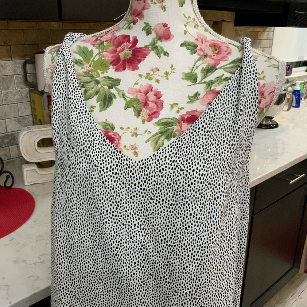 Madison White & Black Animal Dot Sleeveless Shift Dress 
Size Medium 
New - Picture 2 of 8